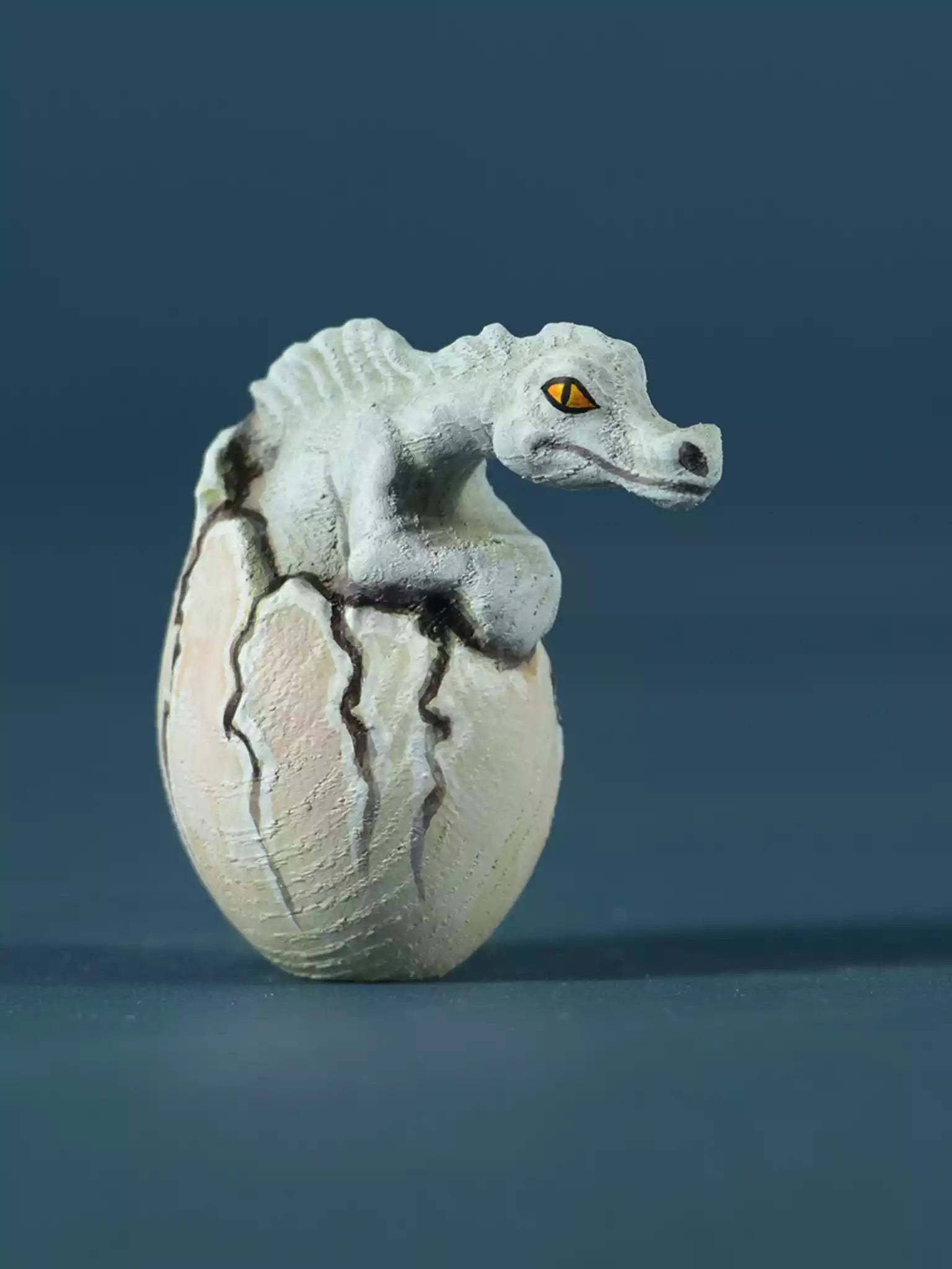 Wood Hatching Dinosaur Egg - Spinosaurus