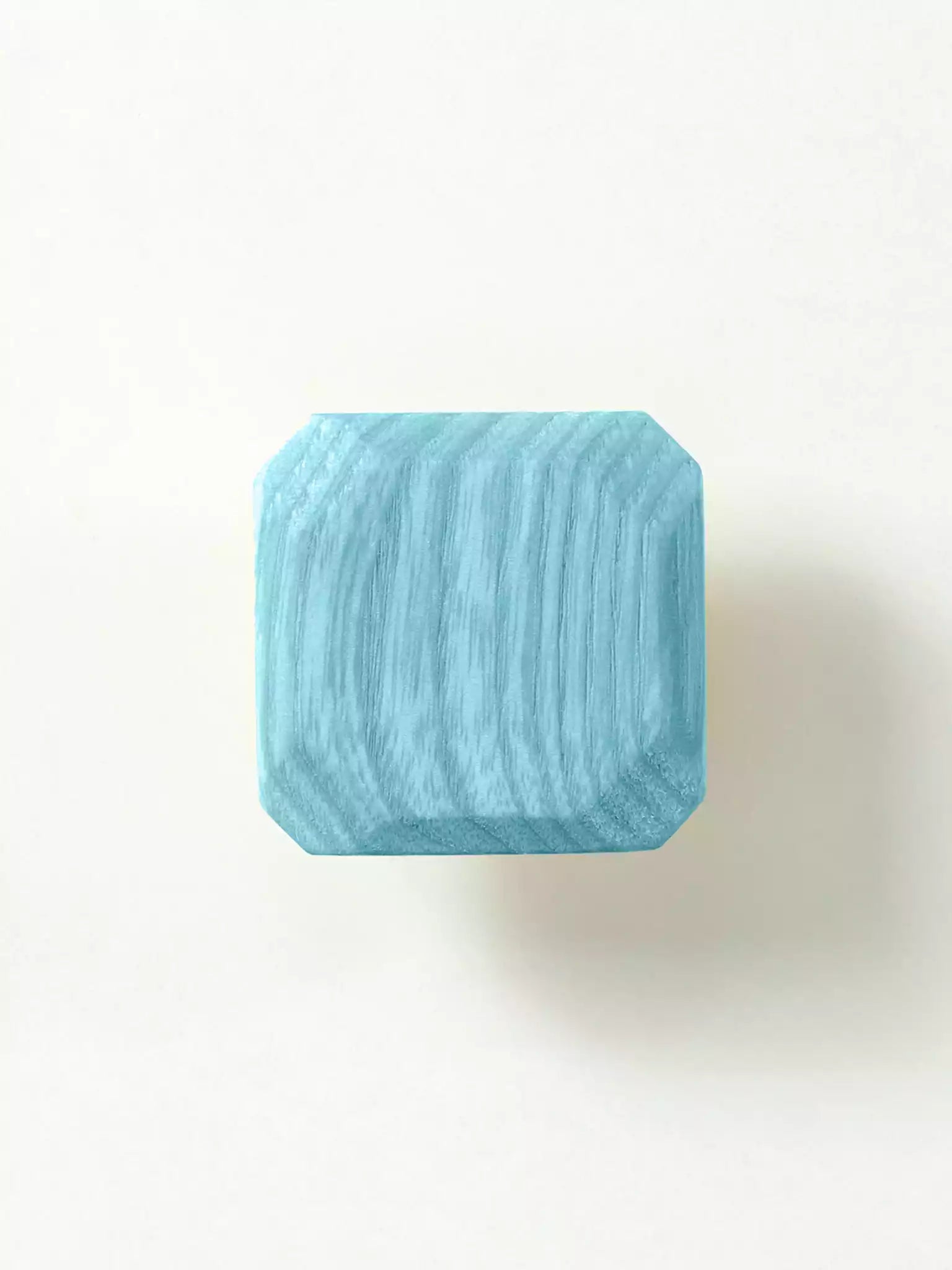 Wooden pull handle for drawers and cabinets with natural grain