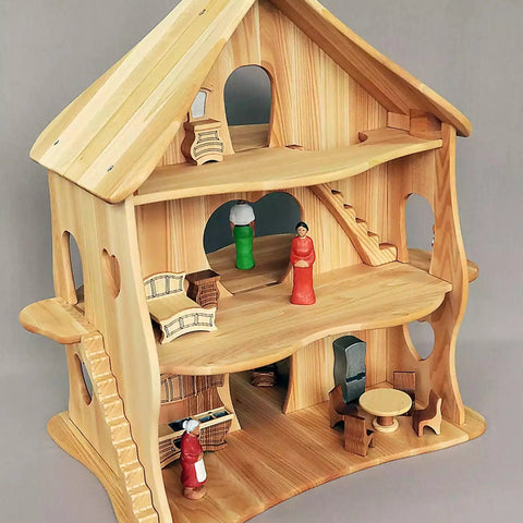 Dollhouses & Stables