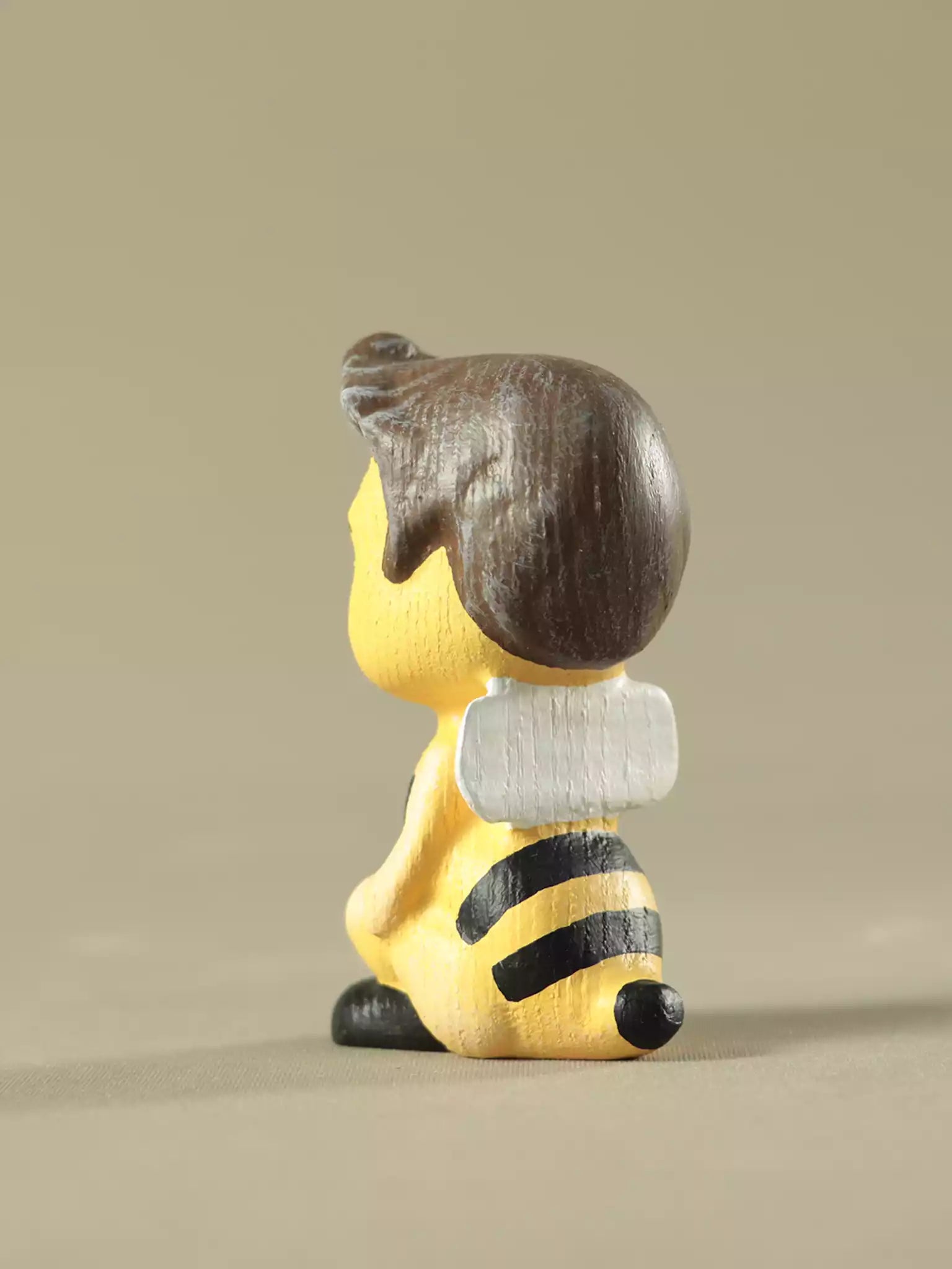 Natural wood bee character

