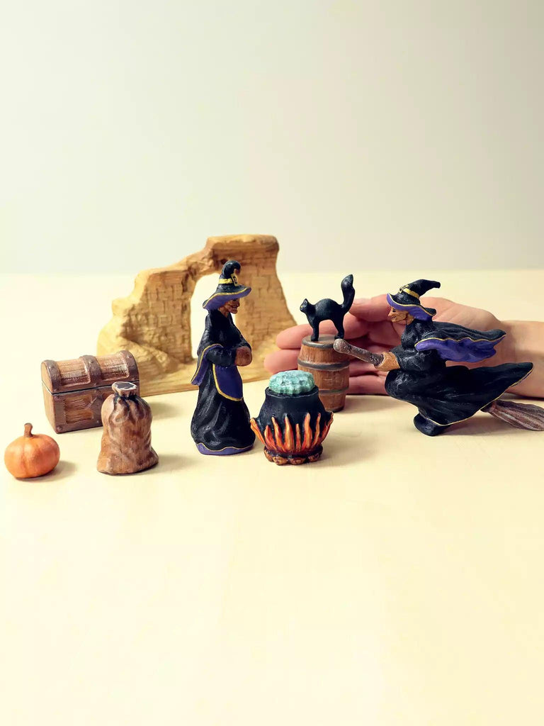 Wooden Witch Figurines & Setup - Noelino Toys